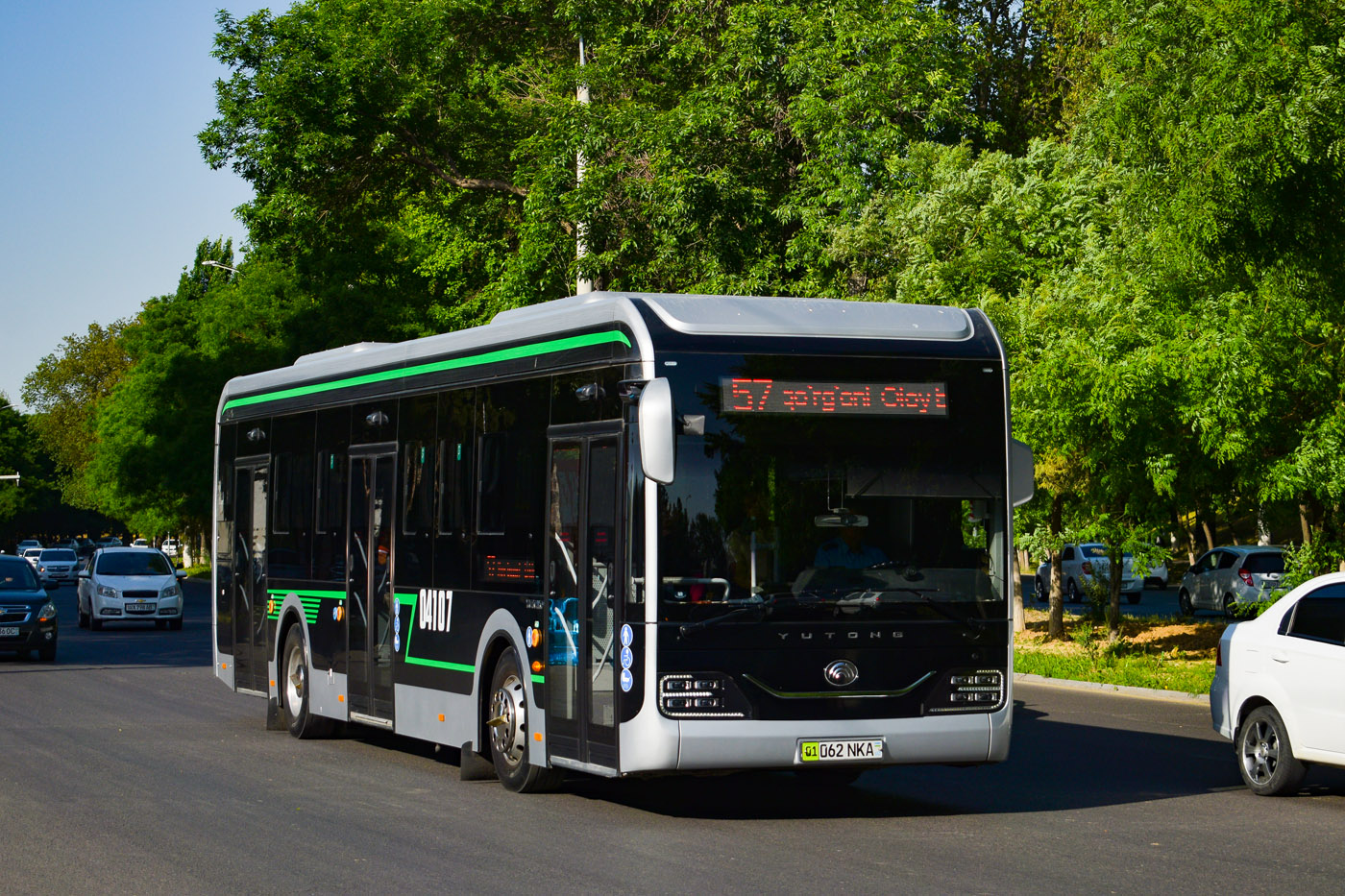 Узбекистан, Yutong ZK6126BEVG № 04107