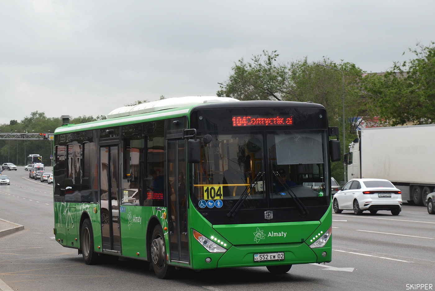 Алматы, Zhong Tong LCK6105HG № 552 EW 02