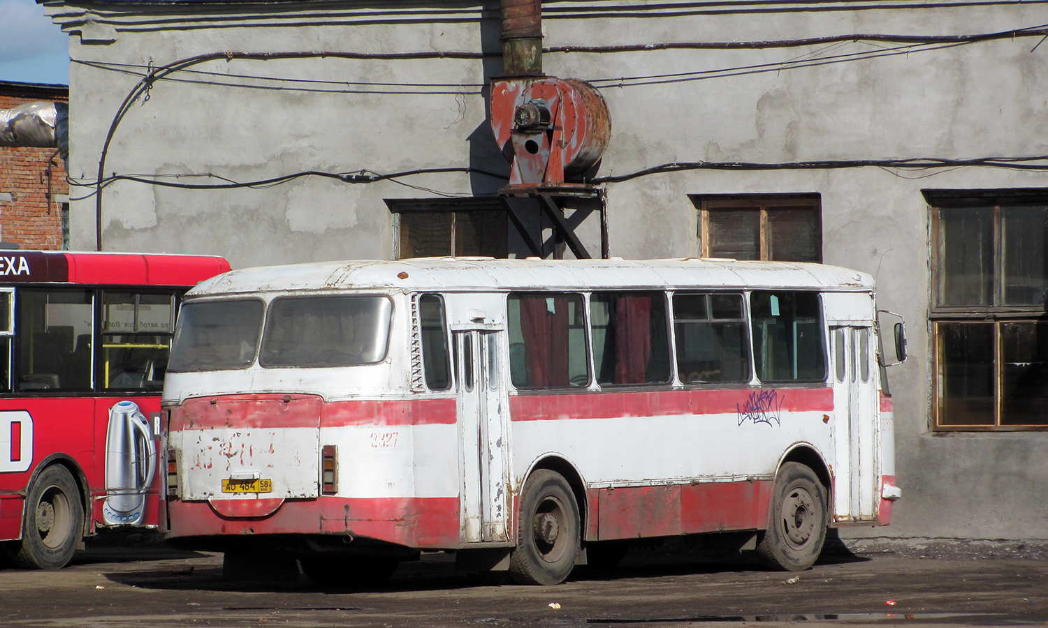 Penza region, LAZ-695N Nr. 3327