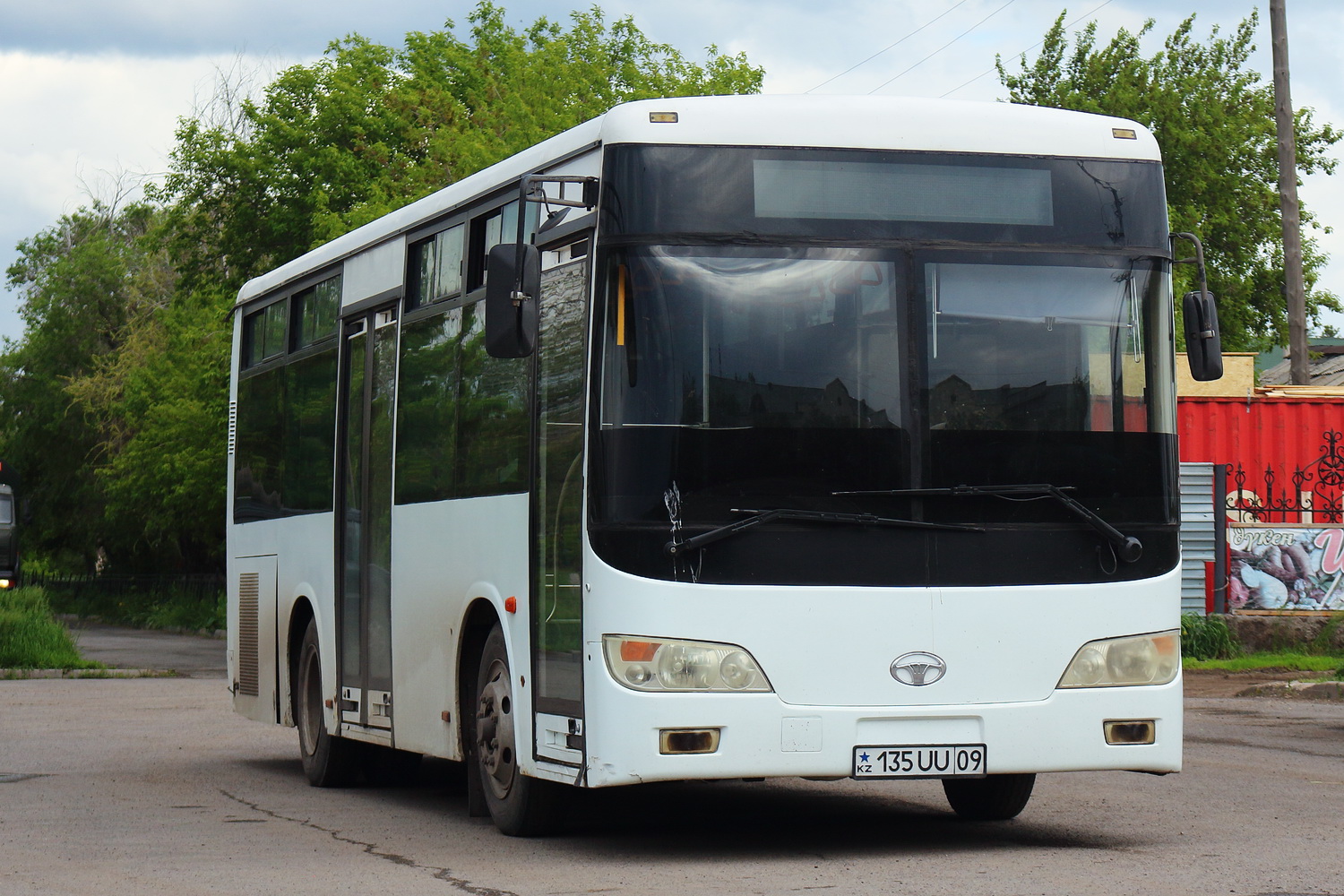 Карагандинская область, Guilin Daewoo GDW6901HG1 (СемАЗ) № 135 UU 09
