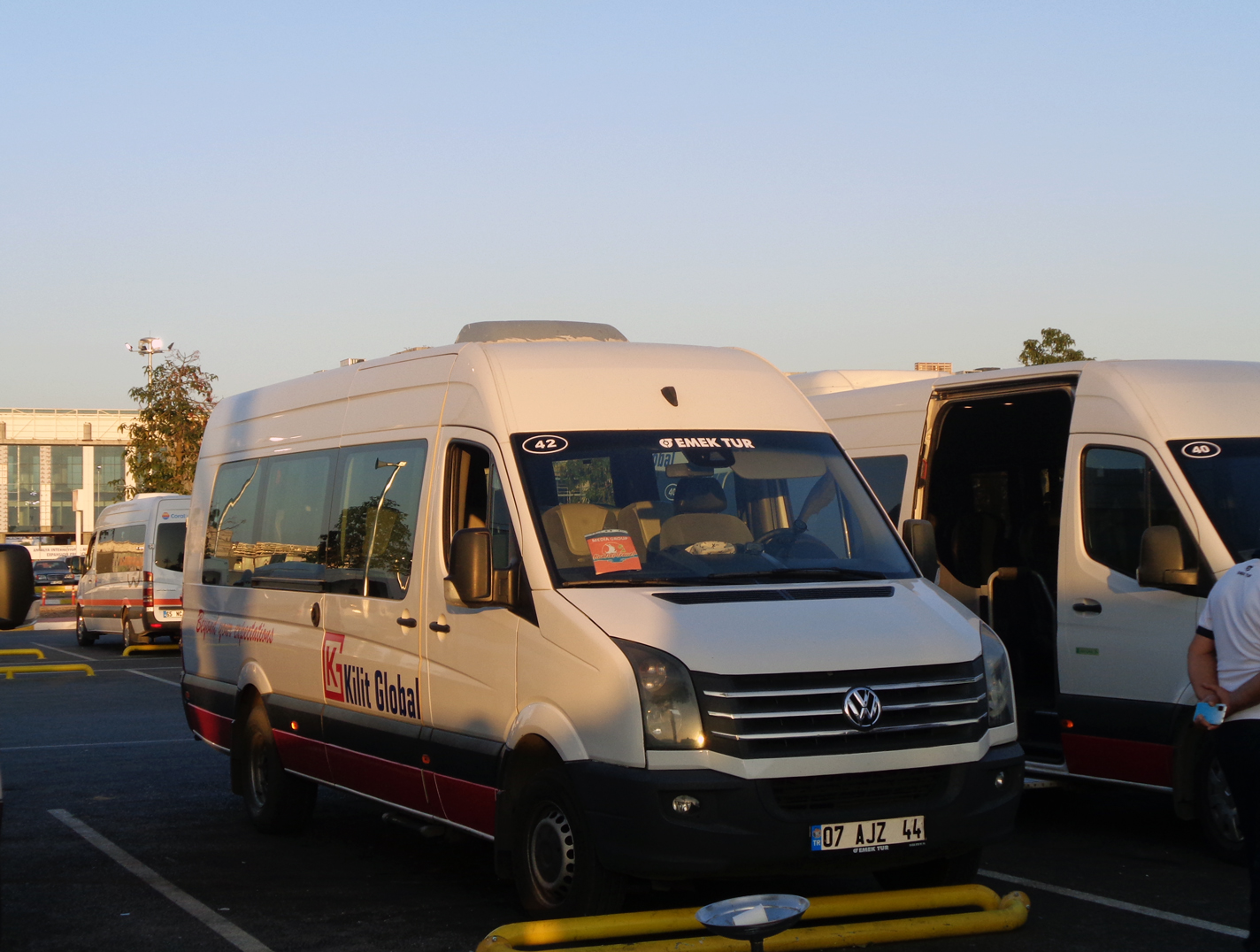 Турция, Volkswagen Crafter № 42; Турция, Mercedes-Benz Sprinter W907 (VS30) № 40