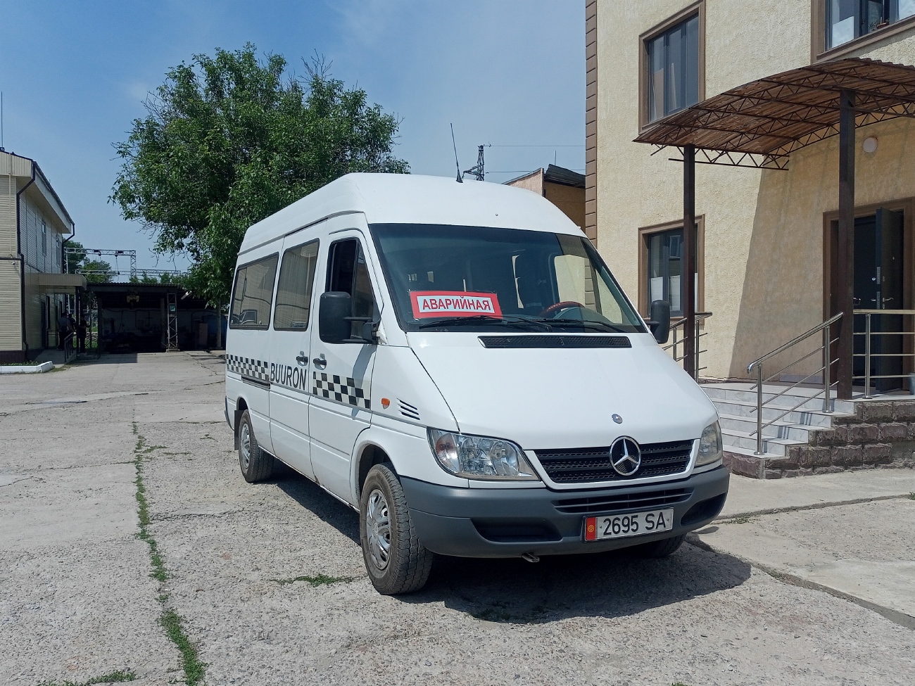 Кыргызстан, Mercedes-Benz Sprinter W901/W902 208CDI № 2695 SA