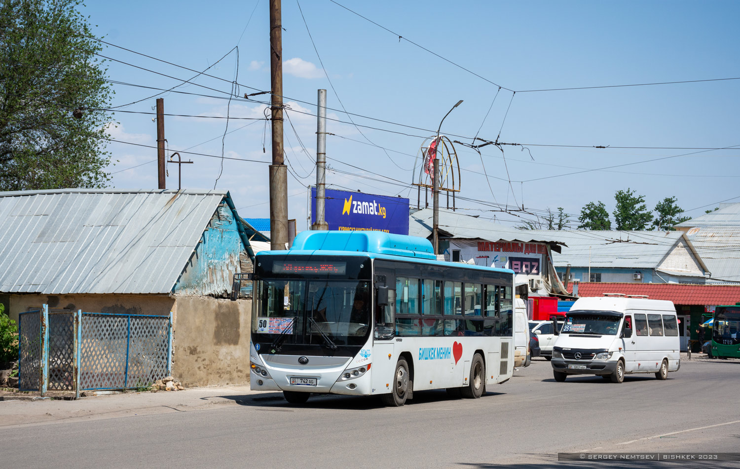 Кыргызстан, Yutong ZK6108HGH № 01 742 AG
