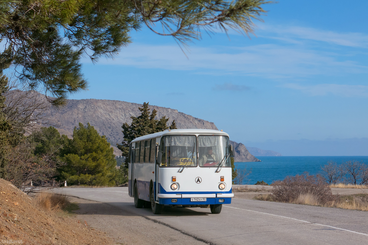 Republic of Crimea, LAZ-695T Nr. Е 142 АУ 82