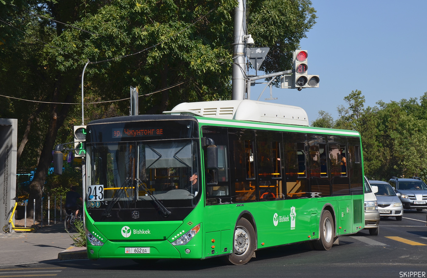 Porno birovning xotinini ofisida sikishdi Onalar bilan gozal porno