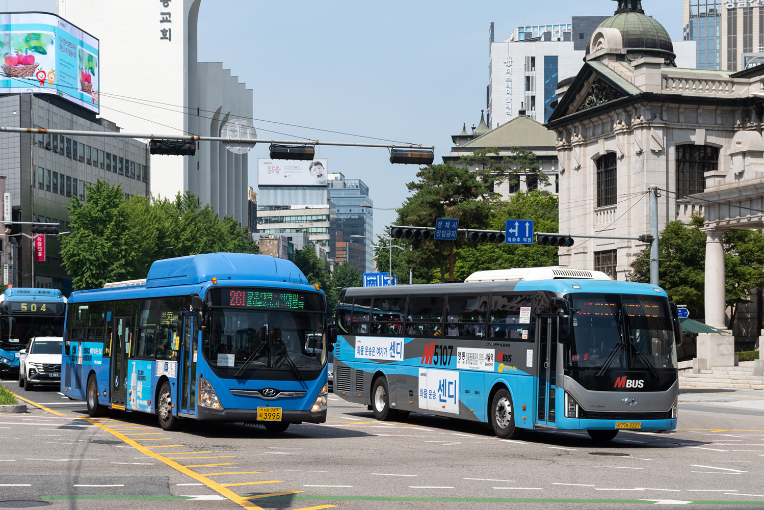 Republic of Korea, Hyundai New Super AeroCity 2F/L LF № 95; Republic of Korea, Hyundai Universe F/L Prime № 경기 77 바 3327