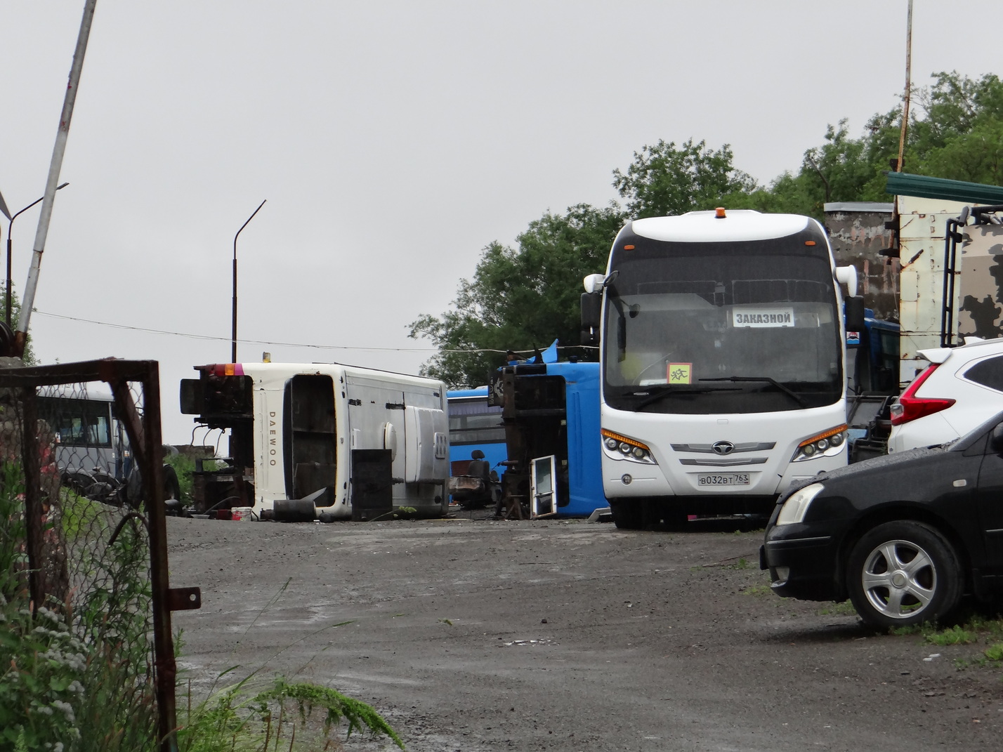 Камчатский край, Daewoo BS106 Royal City (Busan) № 100; Камчатский край, Daewoo BH120F Royal Cruiser № В 032 ВТ 763