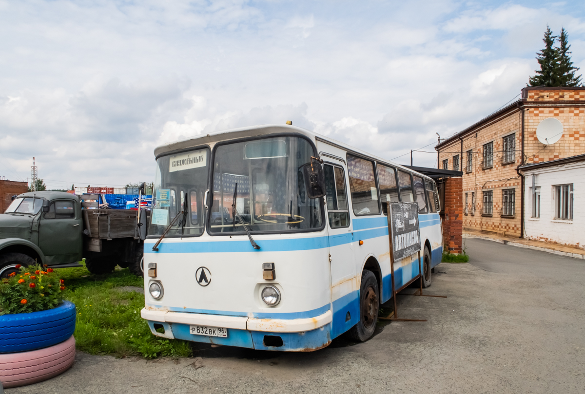 Свердловская область, ЛАЗ-695Н № Р 832 ВК 96