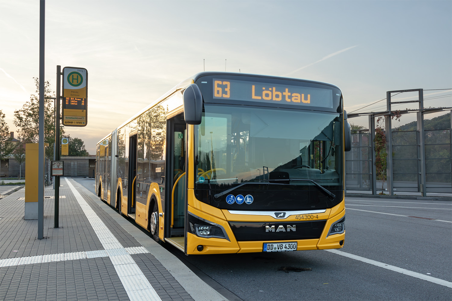 Саксония, MAN 18C Lion's City 18 NG360 EfficientHybrid № 454 300-4
