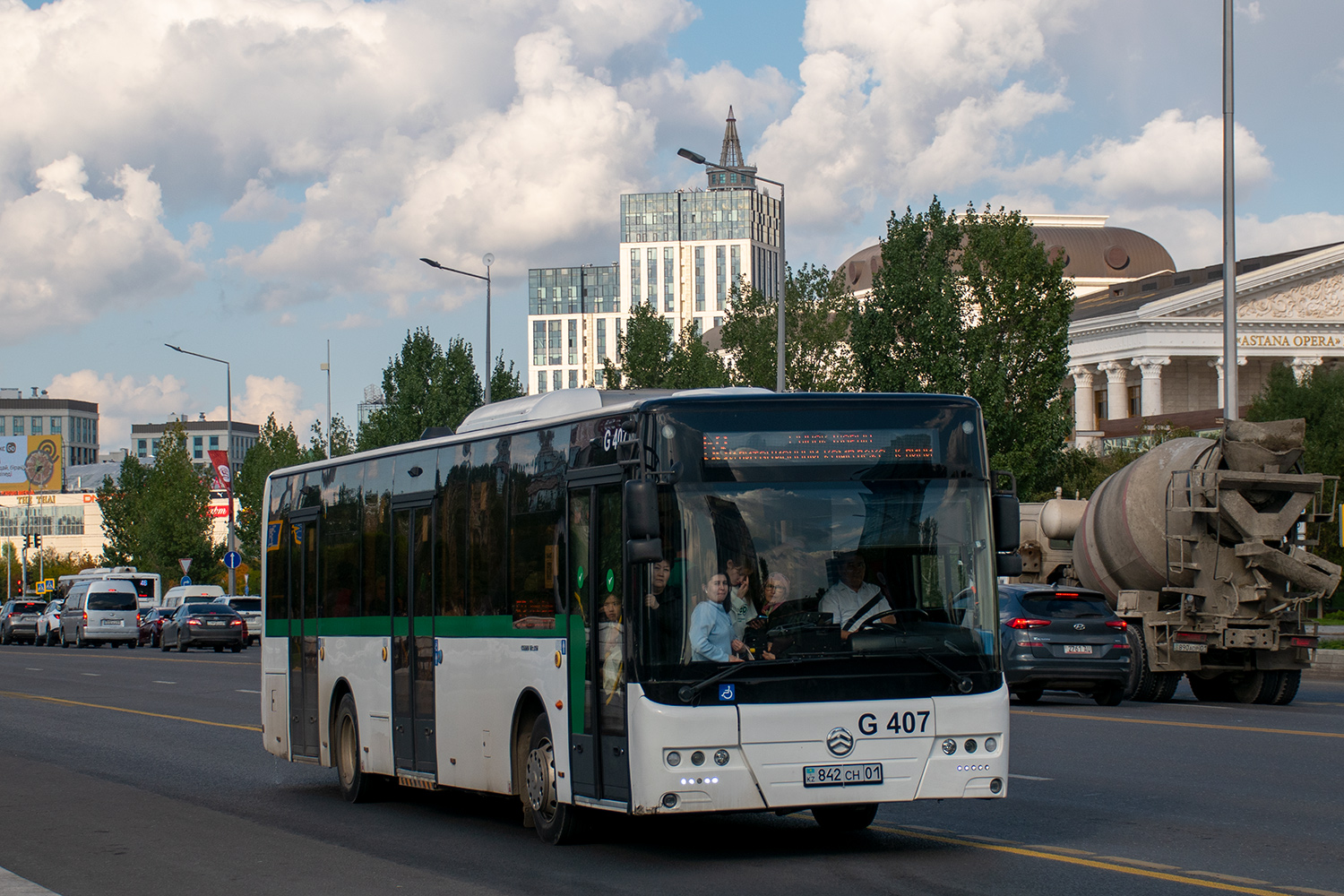 Астана, Golden Dragon XML6125CR (Hyundai Trans Auto) № G407
