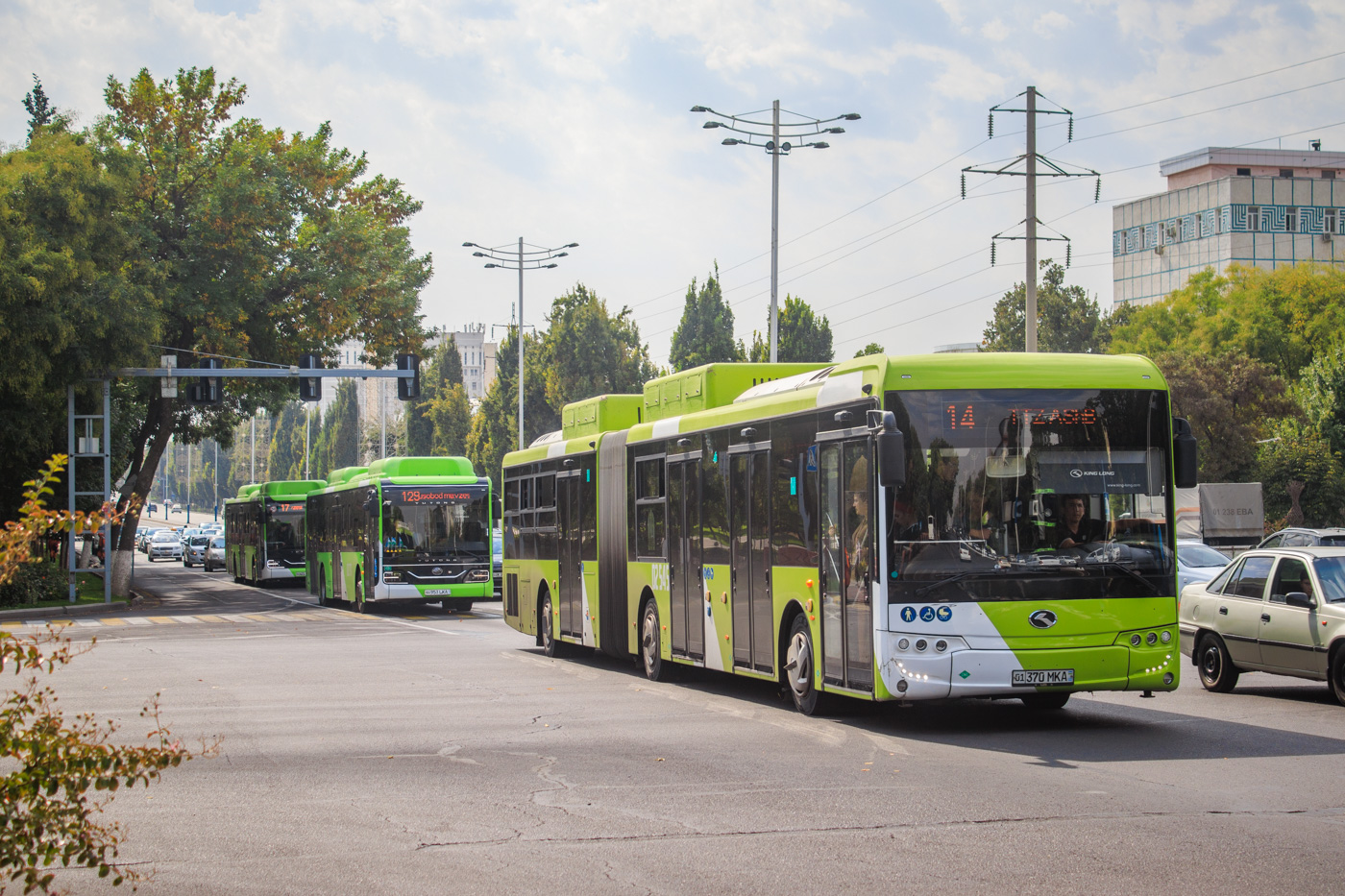 Узбекистан, Yutong ZK6126HG № 02711; Узбекистан, King Long XMQ6180G № 02545
