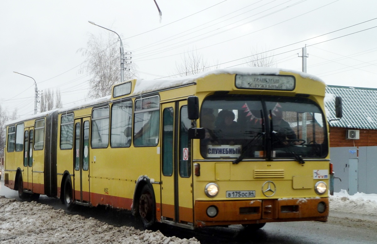 Саратовская область, Mercedes-Benz O305G № В 175 ОС 64
