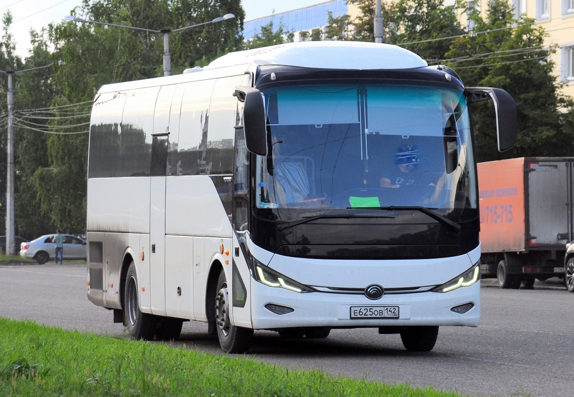 Кемеровская область - Кузбасс, Yutong C9 (ZK6947H) № Е 625 ОВ 142