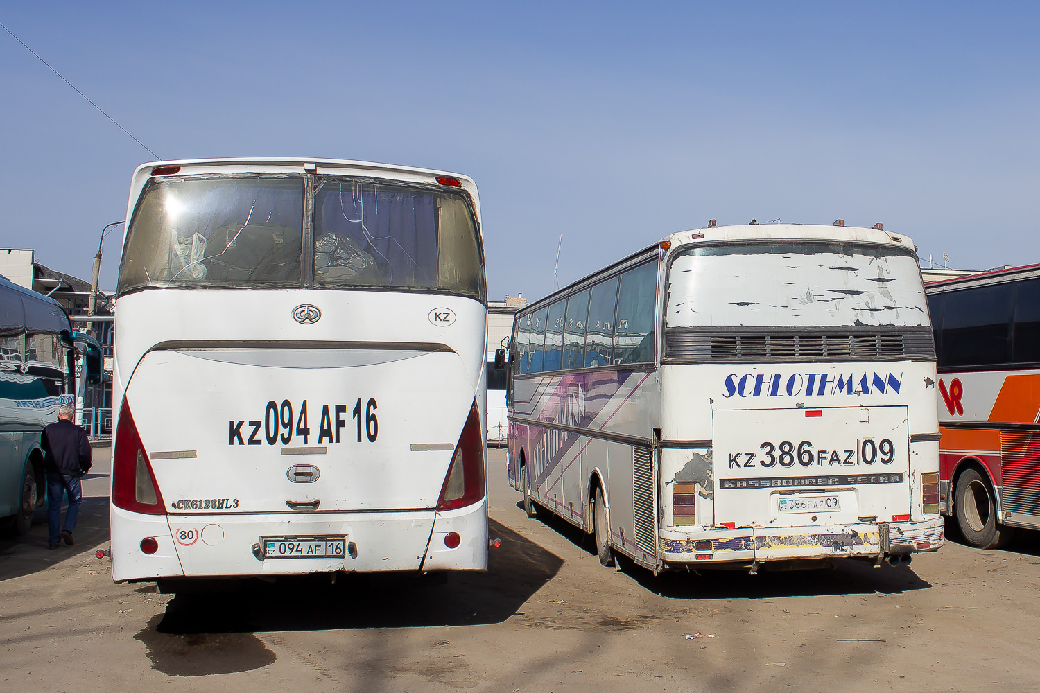 East Kazakhstan province, Zonda YCK6126HG1 Nr. 094 AF 16; Karagandy province, Setra S215HD Nr. 386 FAZ 09