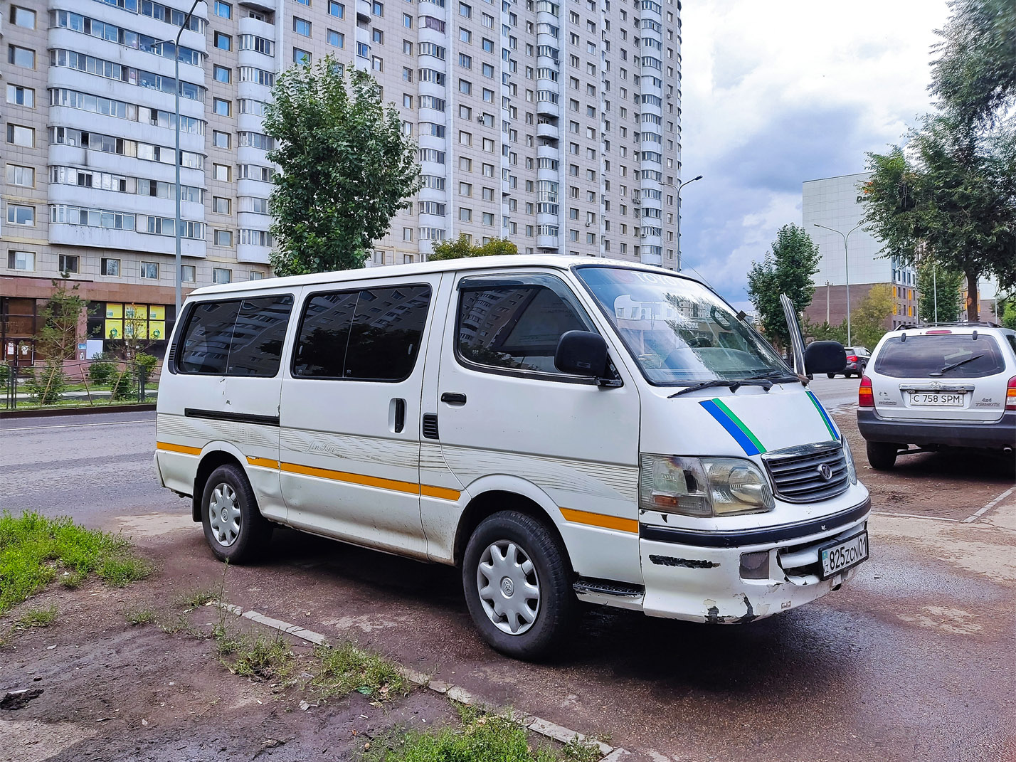 Астана, Jinbei Haise № 825 ZCN 01