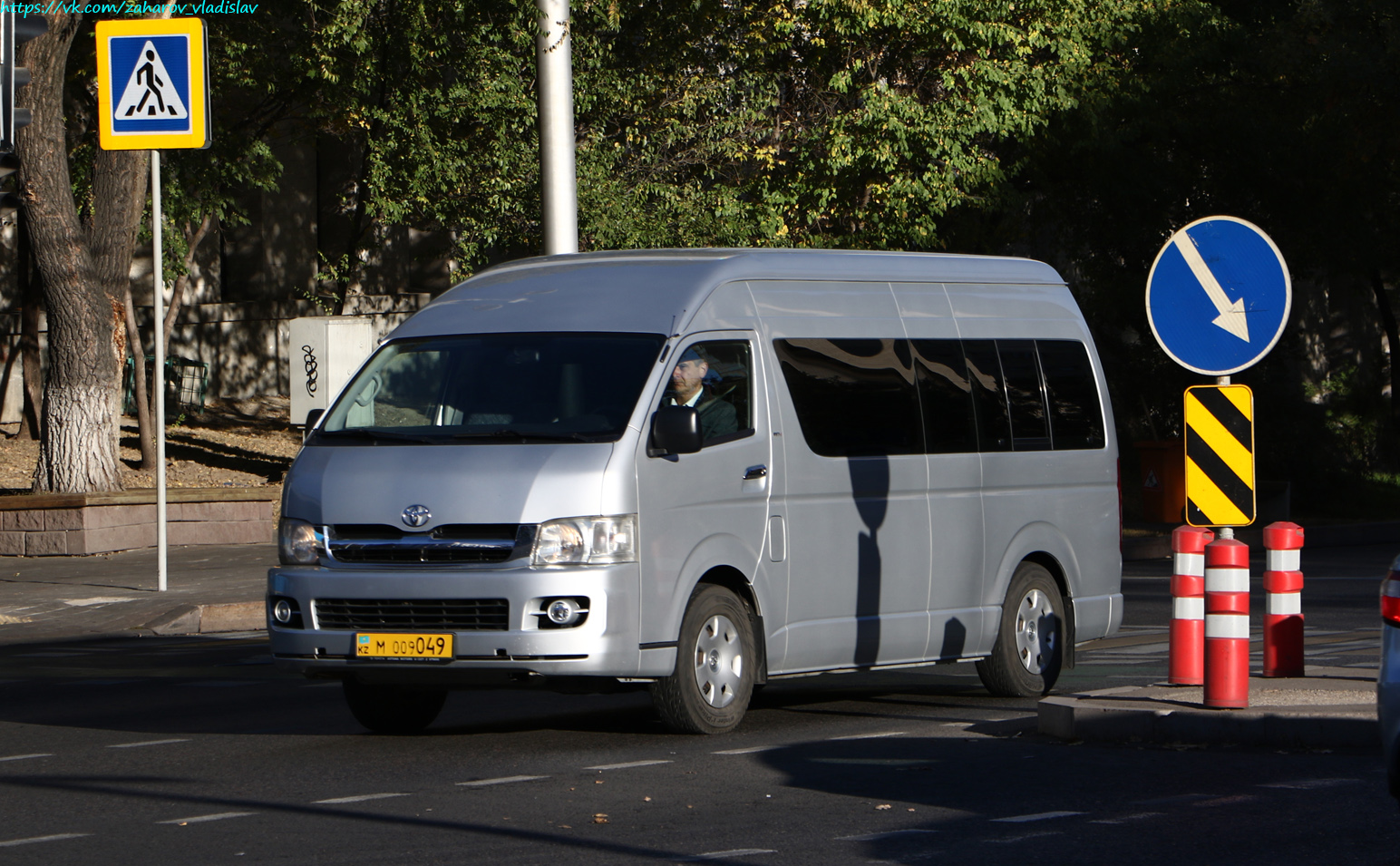 Алматы, Toyota HiAce TRH223L № M 009049