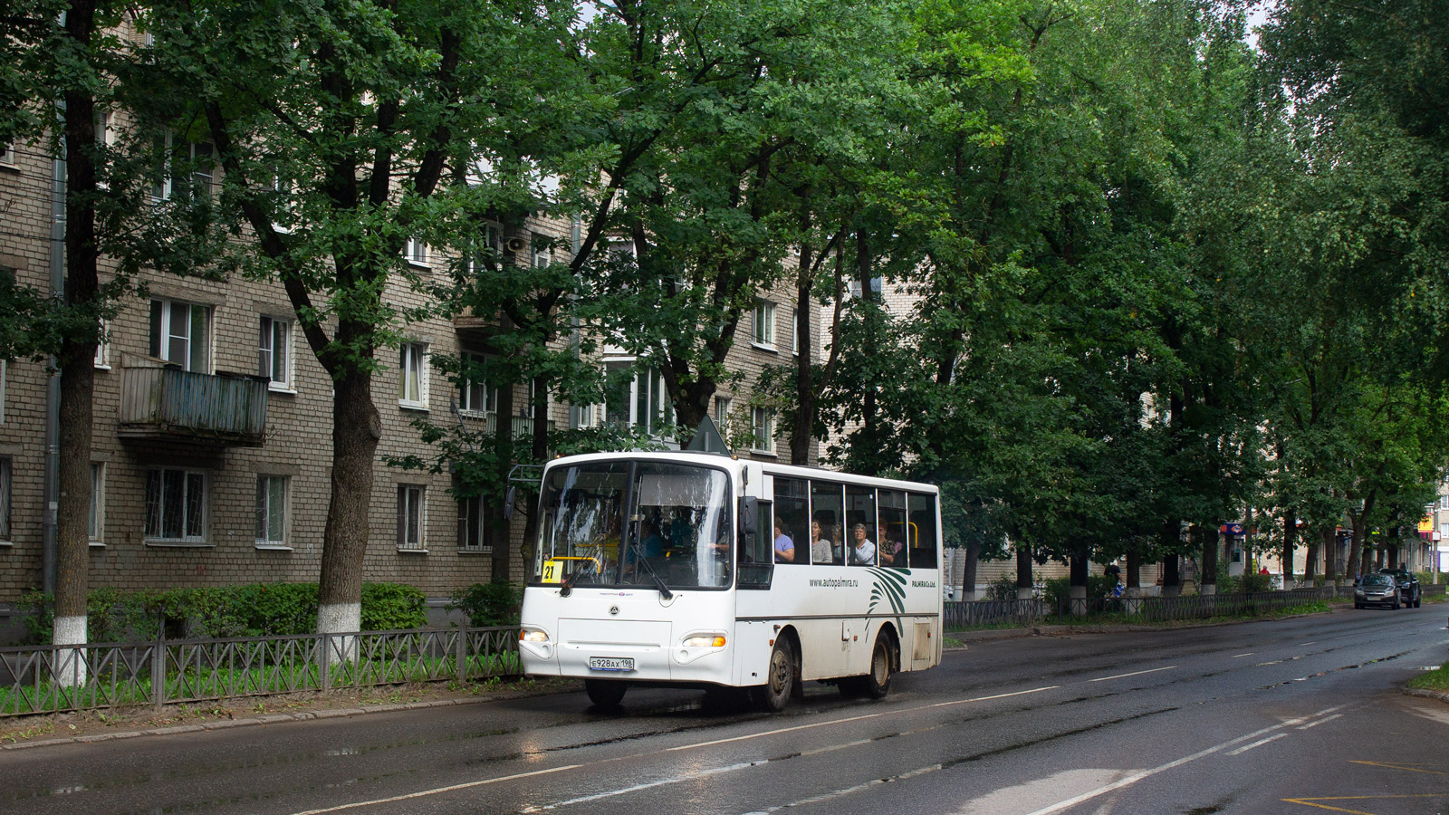 Ленинградская область, КАвЗ-4235-61 № Е 928 АХ 198