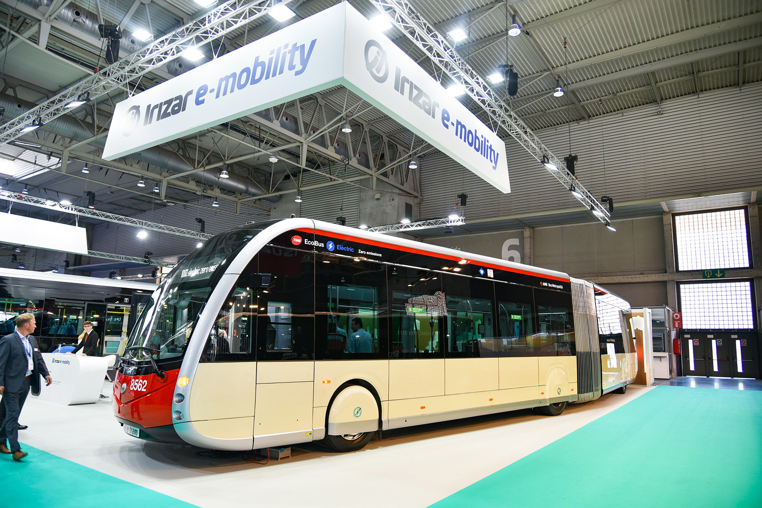 Spanien, Irizar ie tram 18m Nr. 8562; Spanien — UITP Barcelona 2023