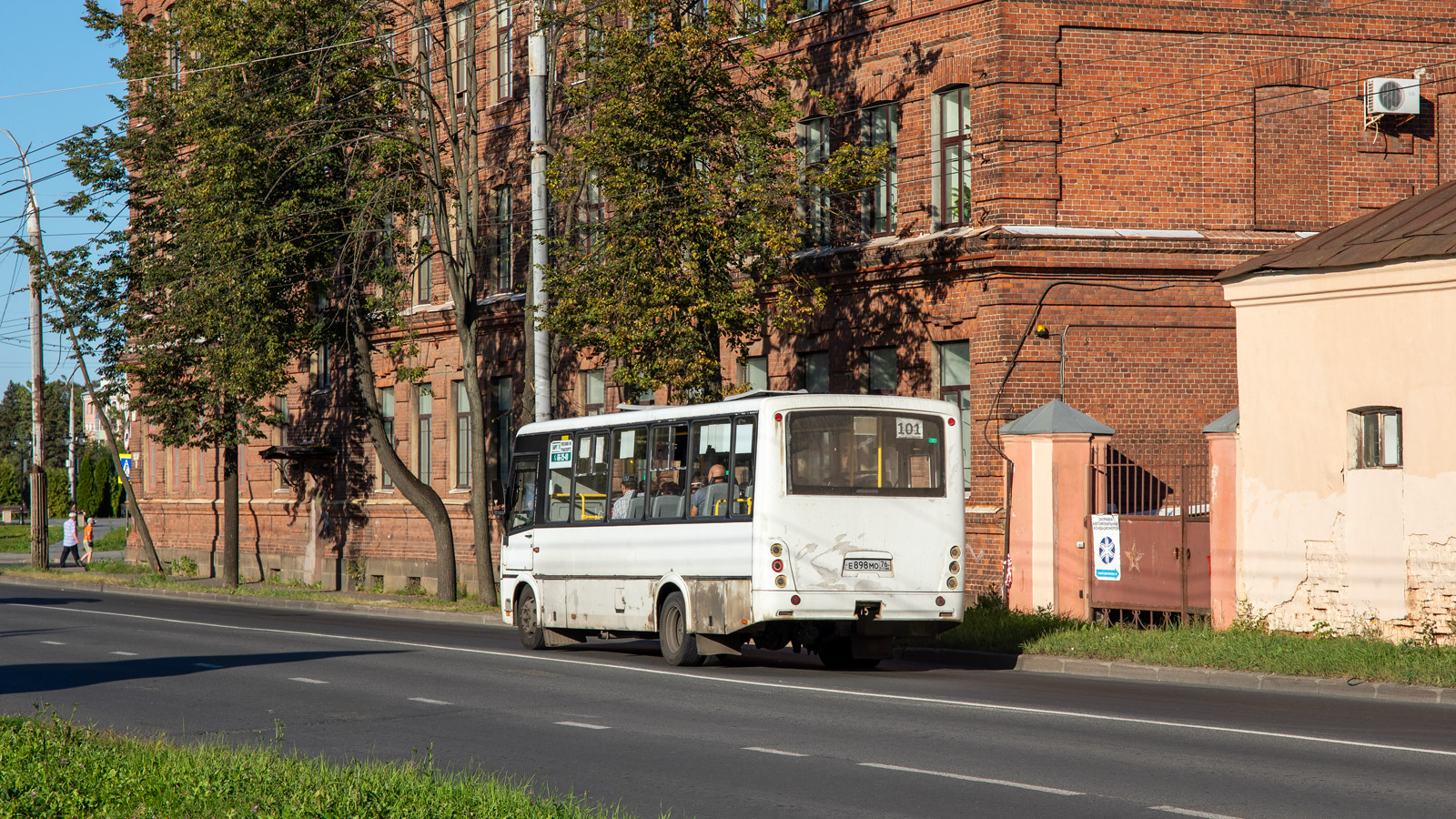 Ярославская область, ПАЗ-320412-05 "Вектор" № Е 898 МО 76