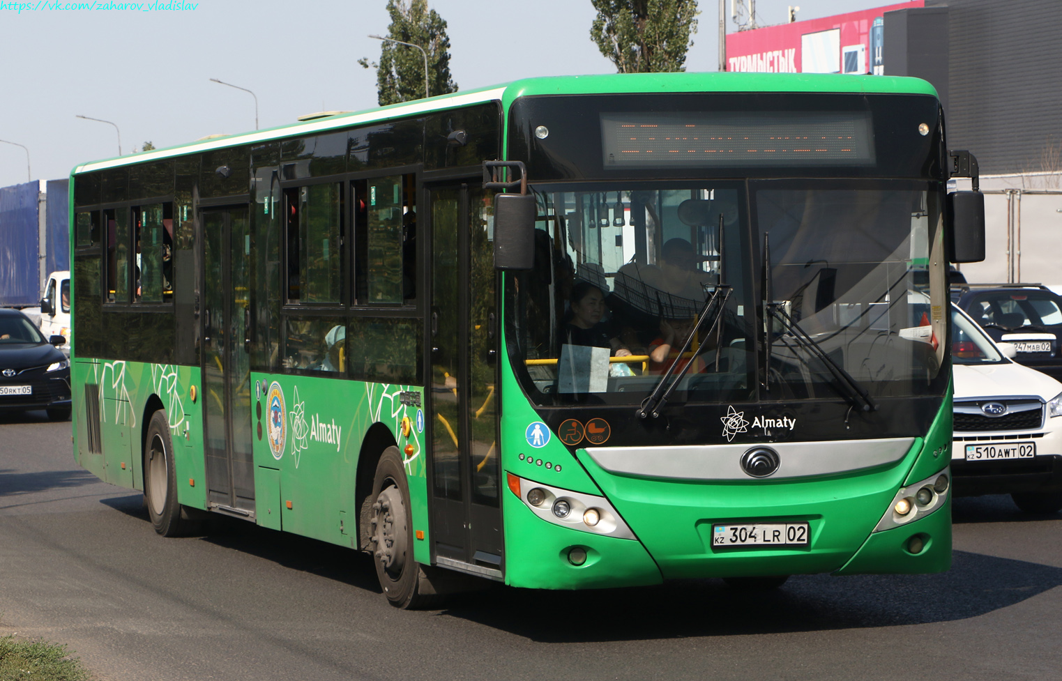 Алматы, Yutong ZK6118HGA № 304 LR 02