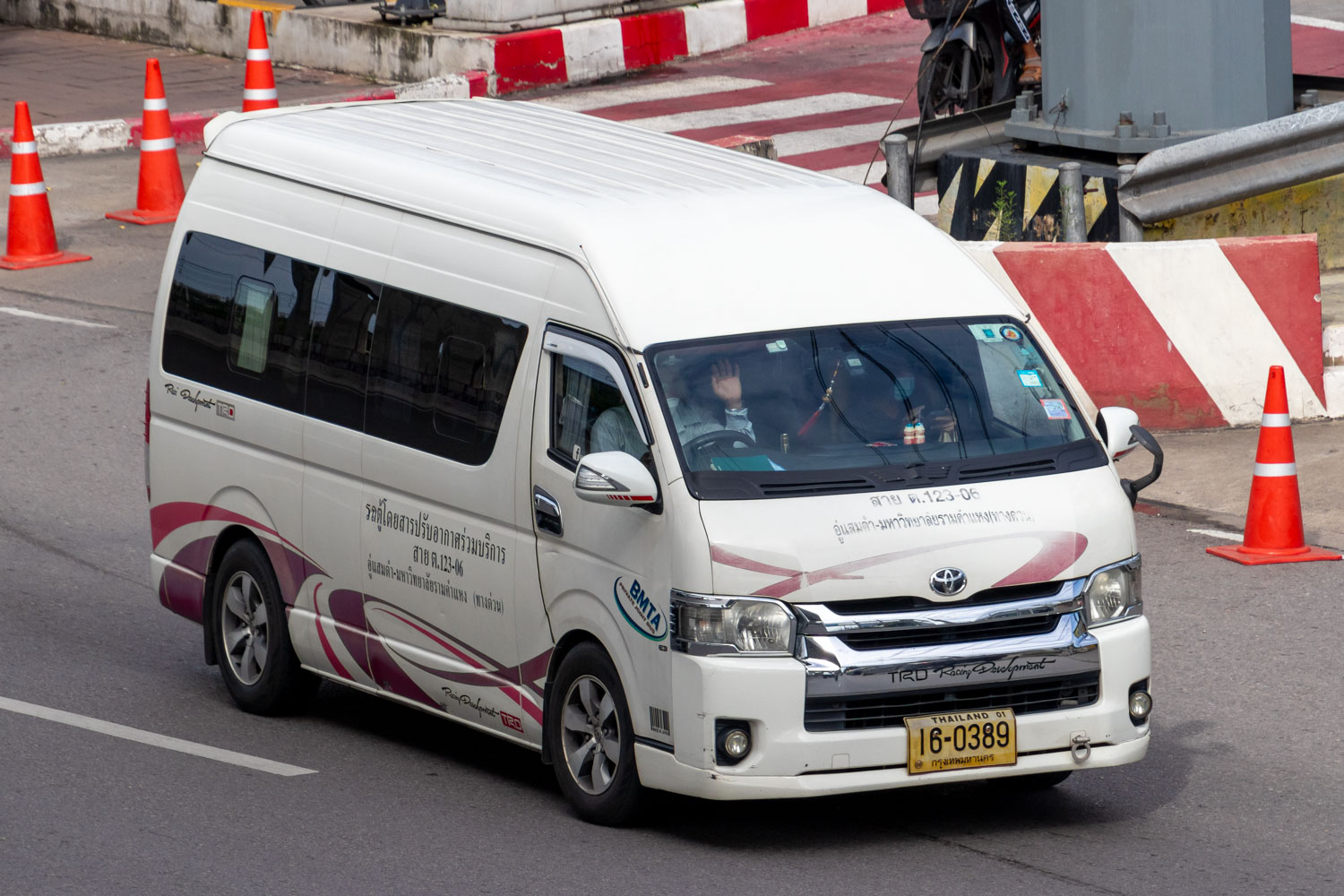 Таиланд, Toyota HiAce (V H200) № ต.123-06