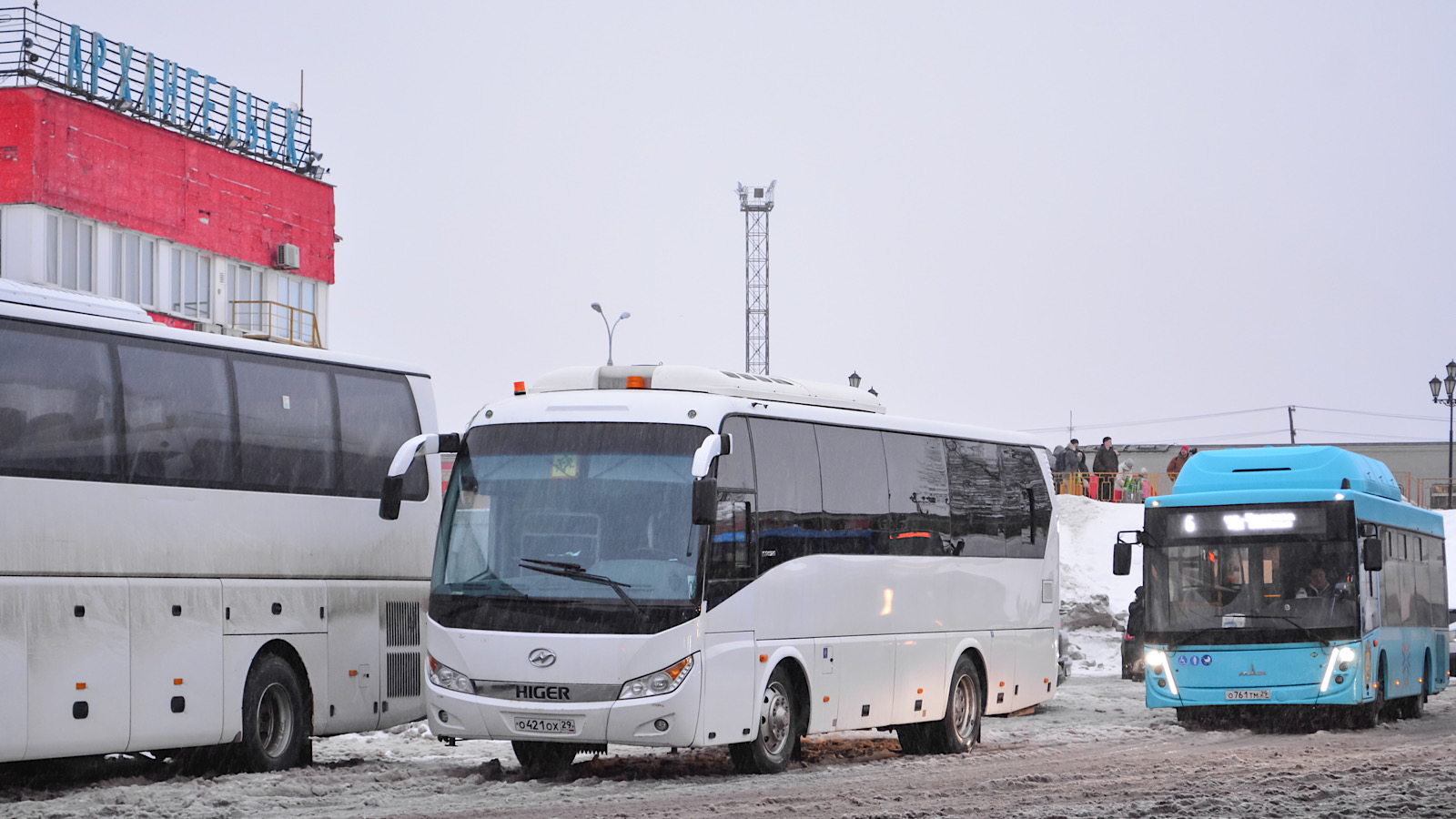 Архангельская область, Yutong ZK6122H9 № О 700 ТК 29; Архангельская область, Higer KLQ6928Q № О 421 ОХ 29