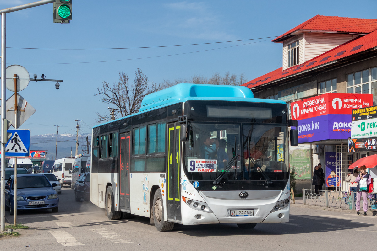 Кыргызстан, Yutong ZK6108HGH № 01 742 AG