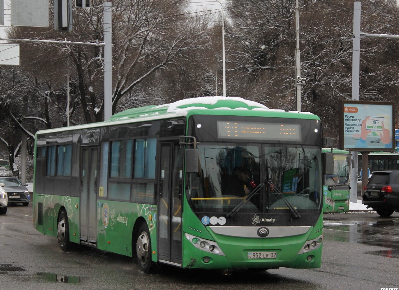Алматы, Yutong ZK6118HGA № 952 LR 02