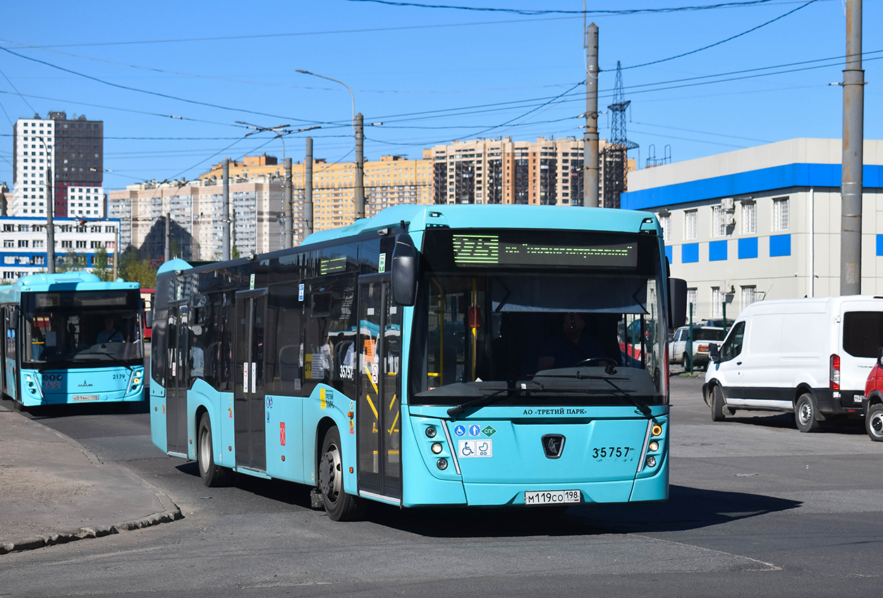 Sankt Petersburg, NefAZ-5299-40-57 (LNG) Nr. 35757