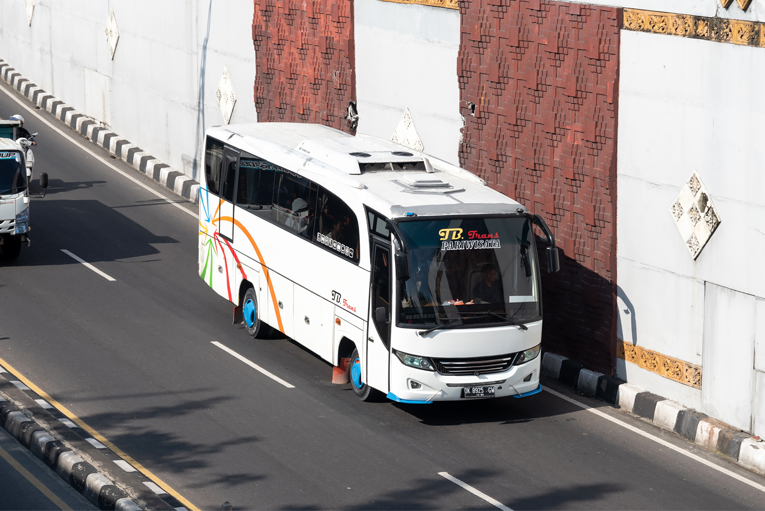 Индонезия, Adi Putro Jetbus 2+ MD № DK 8925 GW