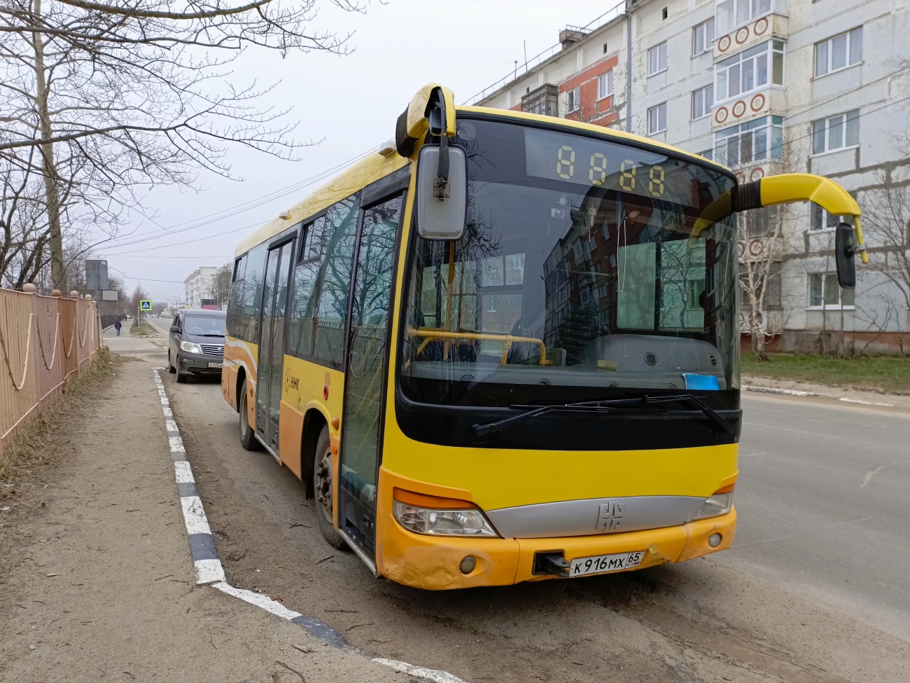 Сахалинская область, Zhong Tong LCK6830G-5 № К 916 МХ 65