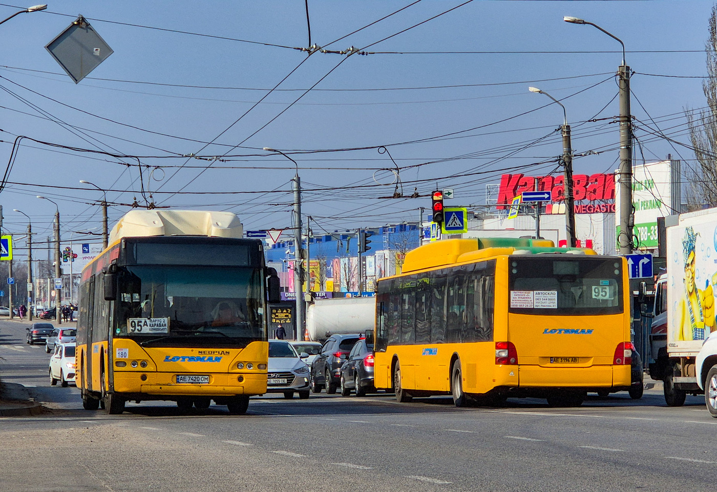 Днепропетровская область, Neoplan PD4 N4416Ü CNG Centroliner № 180; Днепропетровская область, MAN A21 Lion's City NL313 CNG № AE 3196 AB