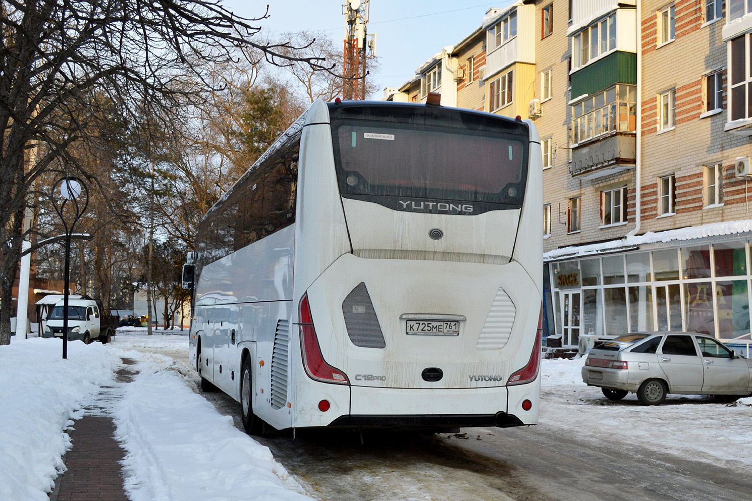 Ростовская область, Yutong C12PRO (ZK6128H) № К 725 МЕ 761