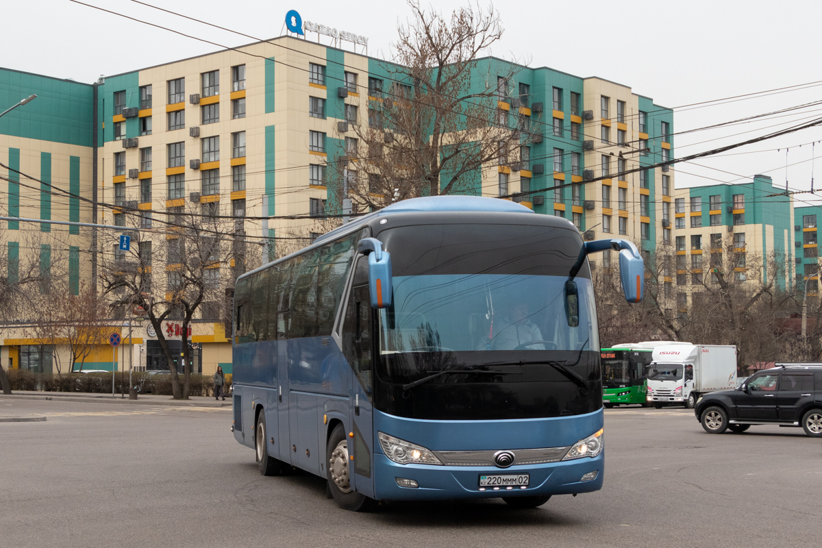 Алматы, Yutong ZK6107HBZA № 220 MMM 02