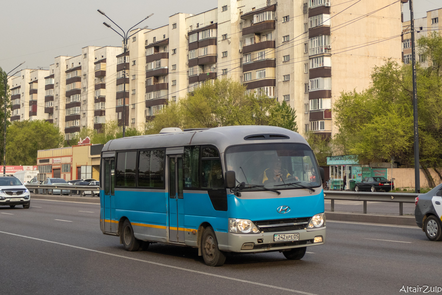 Алматинская область, Hyundai e-County № 242 APE 05
