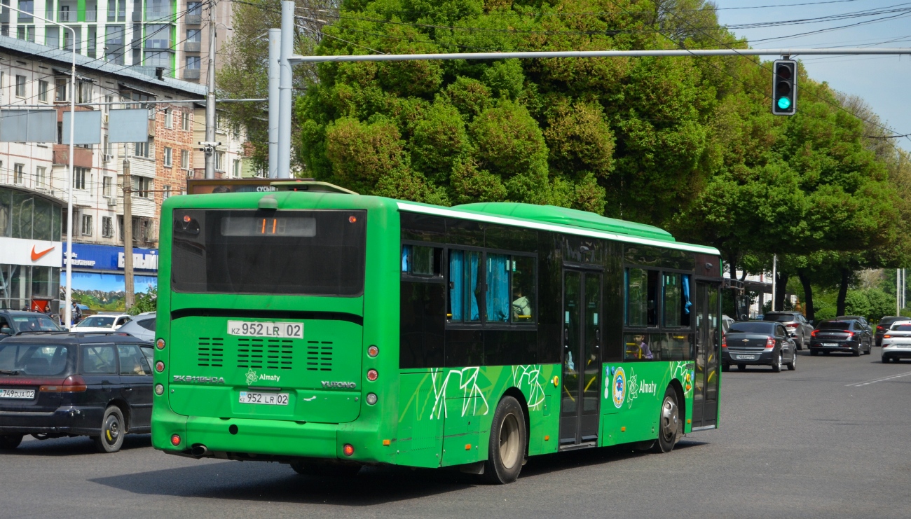 Алматы, Yutong ZK6118HGA № 952 LR 02