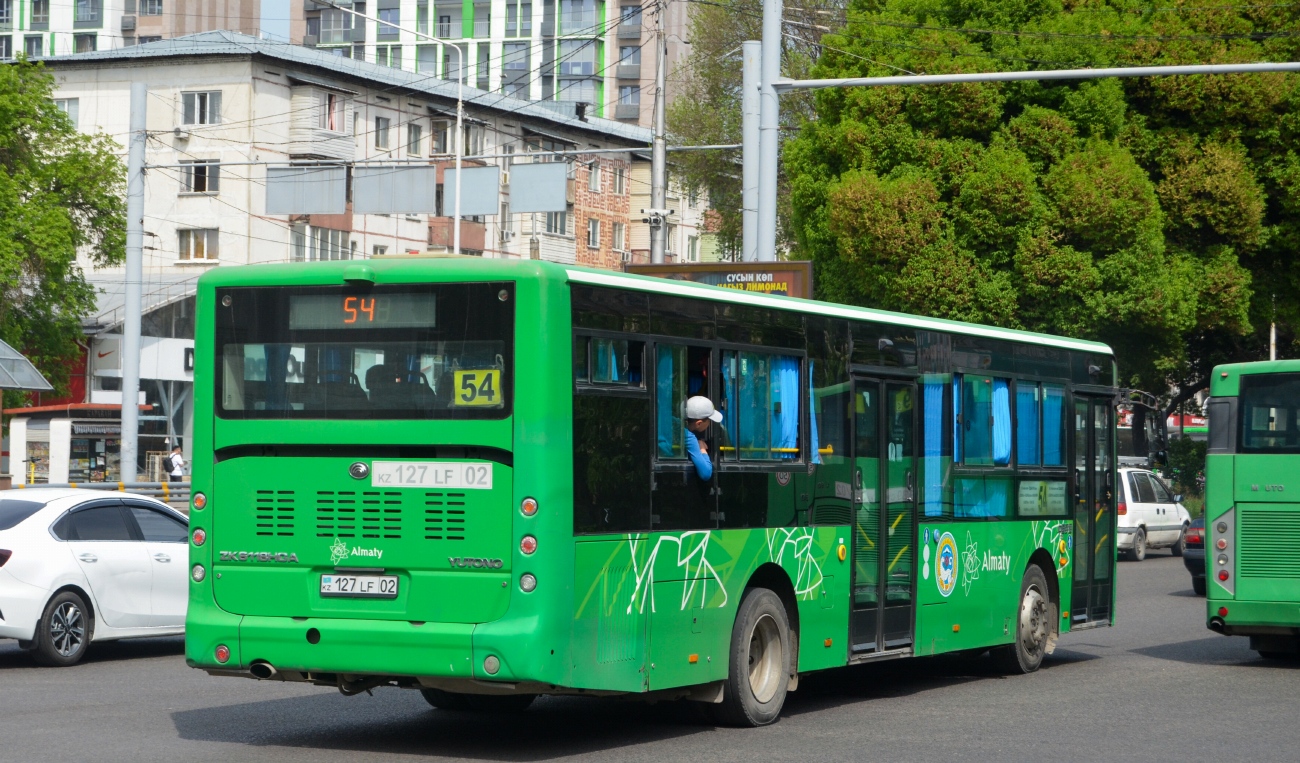 Алматы, Yutong ZK6118HGA № 127 LF 02