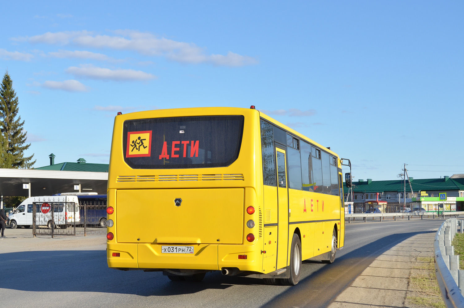 Тюменская область, КАвЗ-4238-65 № Х 031 РН 72