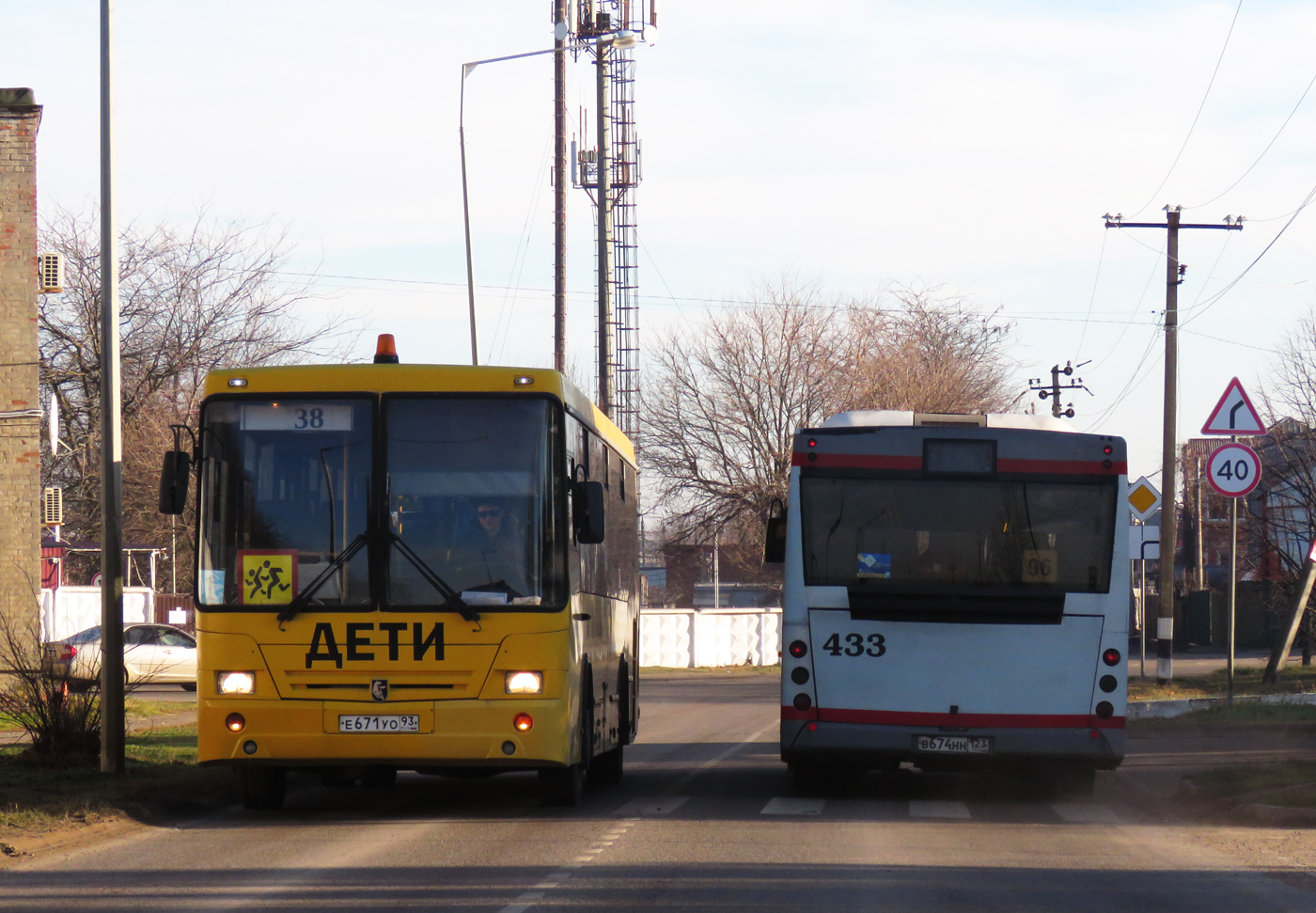 Краснодарский край, НефАЗ-5299-11-32 № Е 671 УО 93; Краснодарский край, МАЗ-206.086 № 433