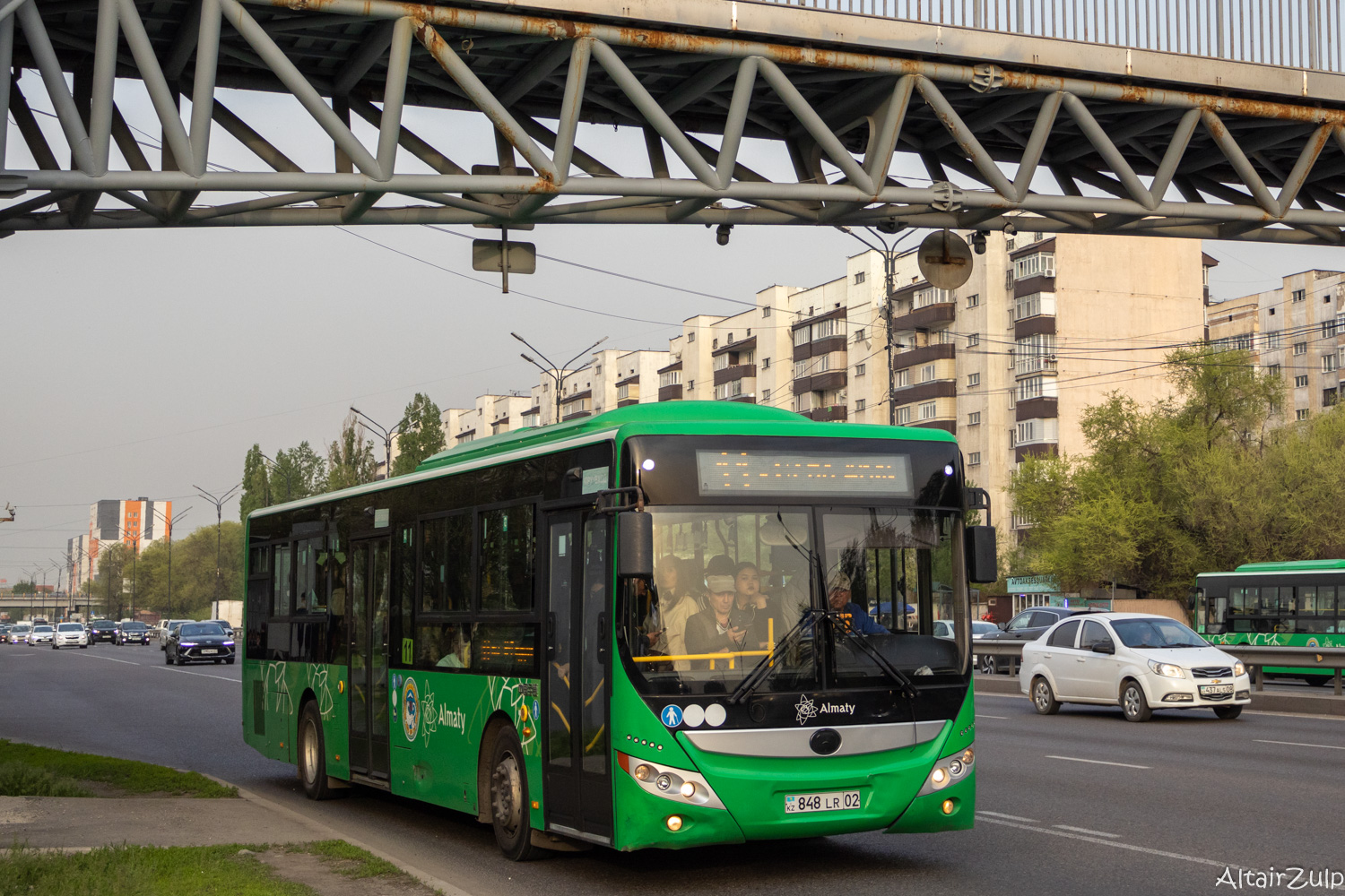 Алматы, Yutong ZK6118HGA № 848 LR 02