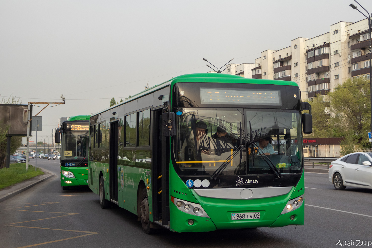 Алматы, Yutong ZK6118HGA № 968 LR 02