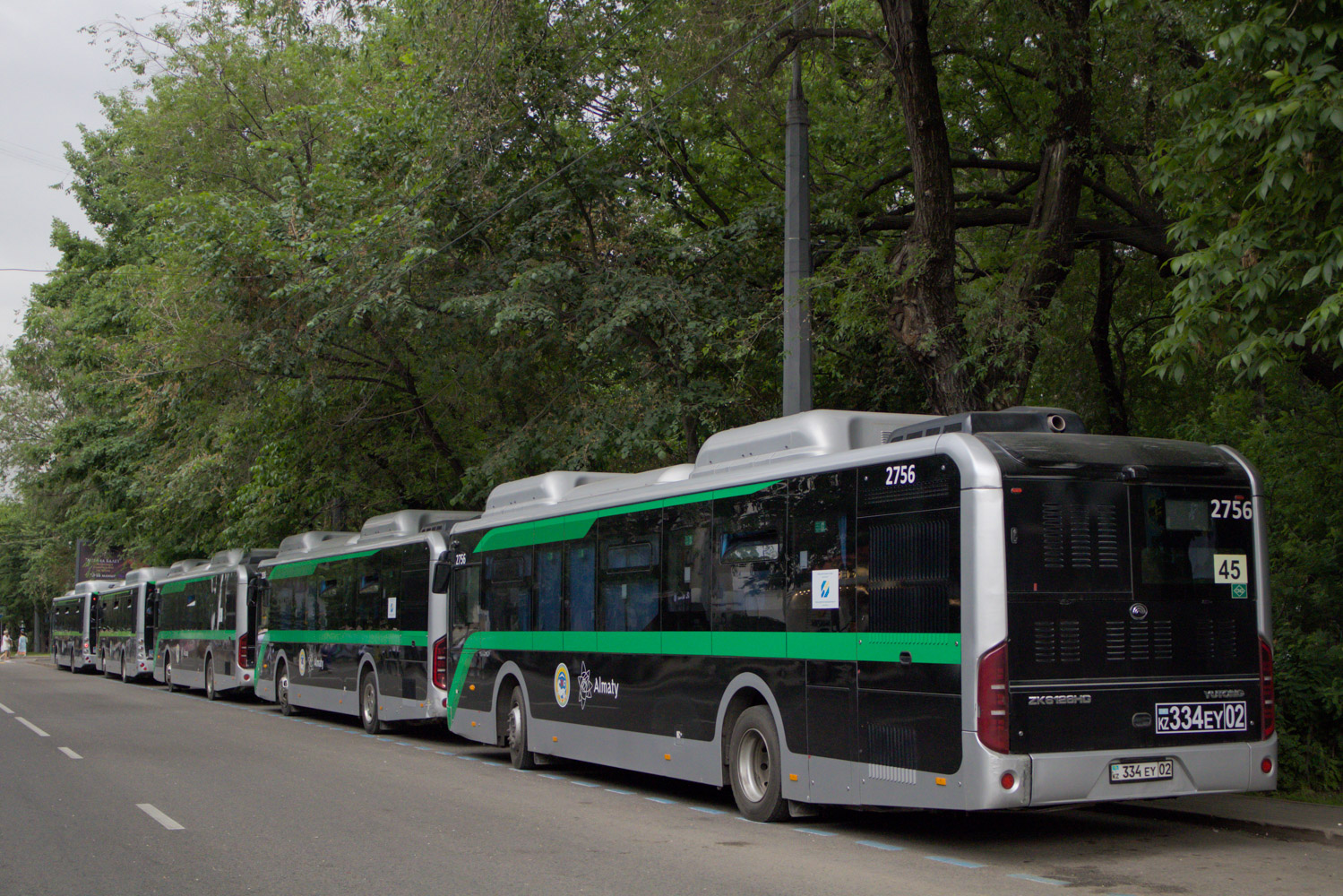 Almaty, Golden Dragon XML6125CN (Hyundai Trans Auto) sz.: 2509; Almaty, Golden Dragon XML6125CN (Hyundai Trans Auto) sz.: 2543; Almaty, Yutong ZK6126HG (QazTehna) sz.: 2838; Almaty, Yutong ZK6126HG (QazTehna) sz.: 2926; Almaty, Yutong ZK6126HG (QazTehna) sz.: 2756
