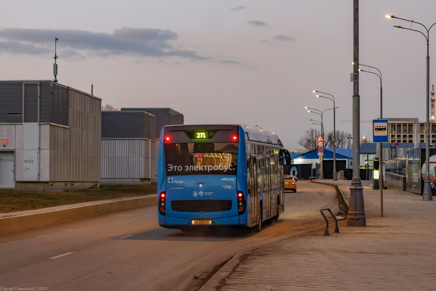 Москва, КАМАЗ-6282 № 490296