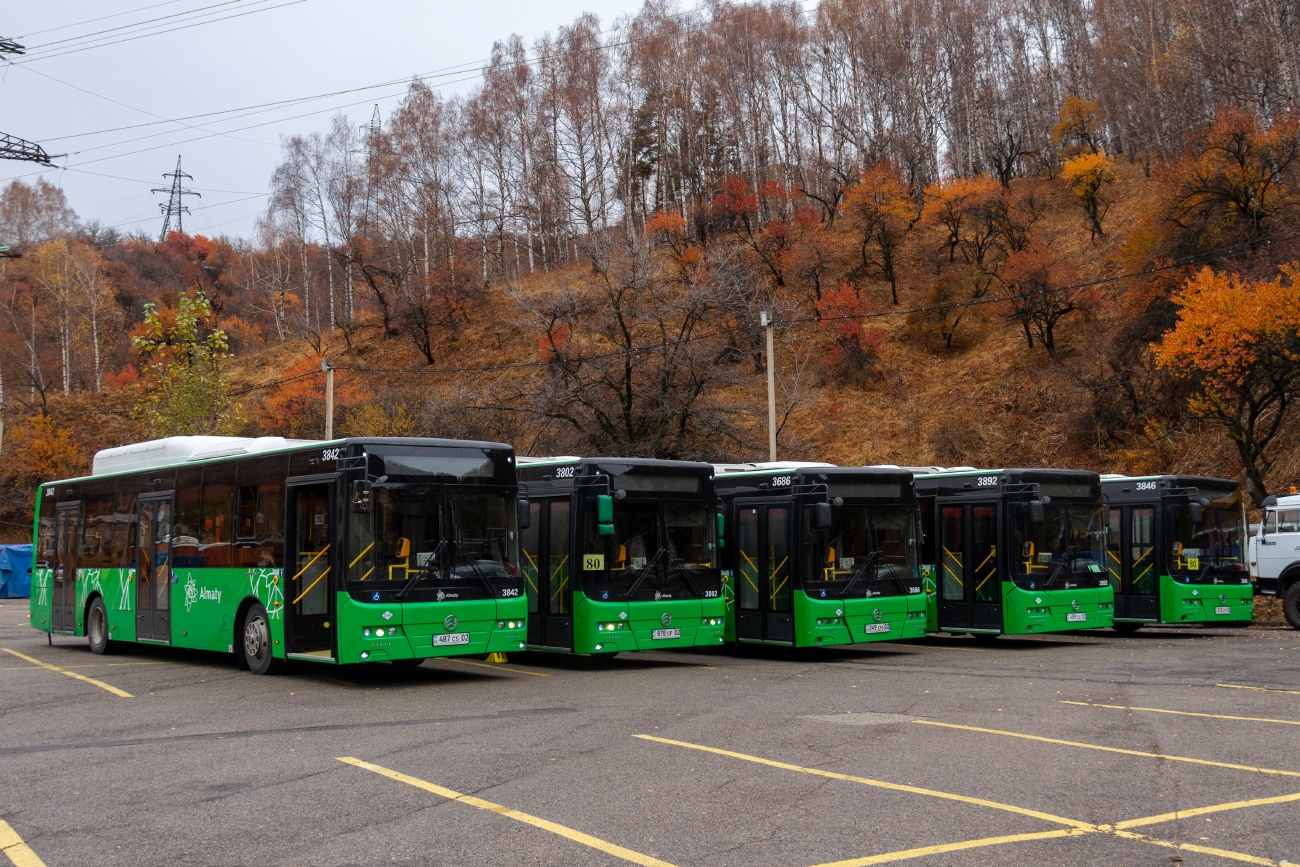 Алматы, Golden Dragon XML6125CN (Hyundai Trans Auto) № 3842; Алматы — Разные фотографии