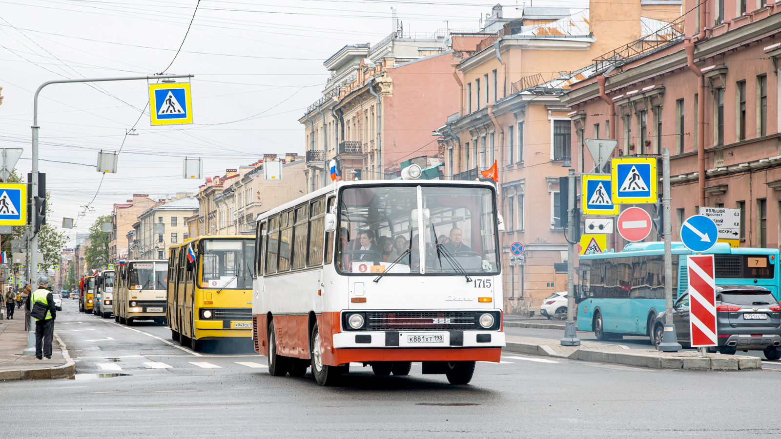 Москва, Ikarus 280.33M № У 153 ВА 797; Санкт-Петербург, Ikarus 255.70 № 1715; Санкт-Петербург — VI Международный транспортный фестиваль "ТранспортФест-2025"