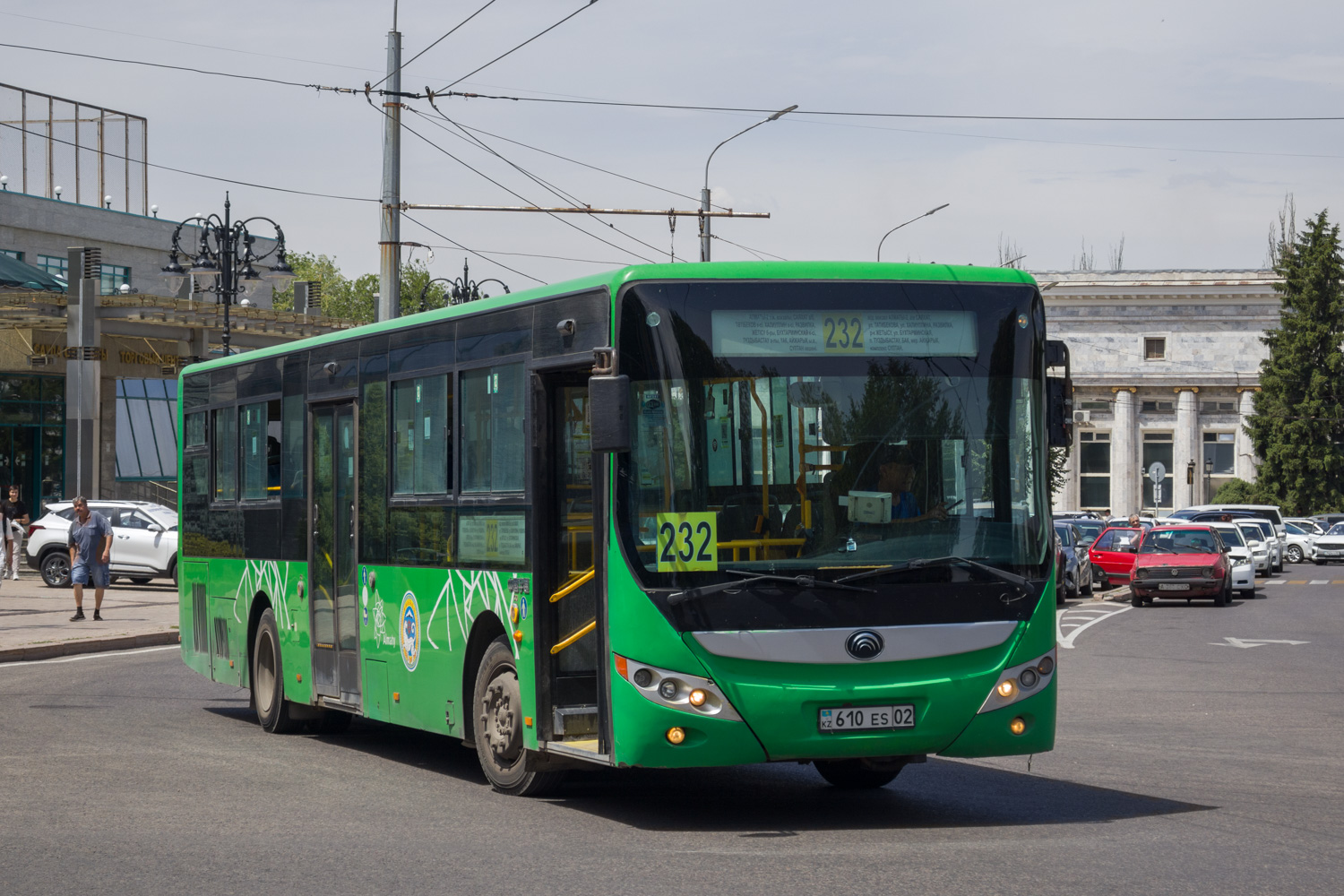 Алматы, Yutong ZK6118HGA № 610 ES 02