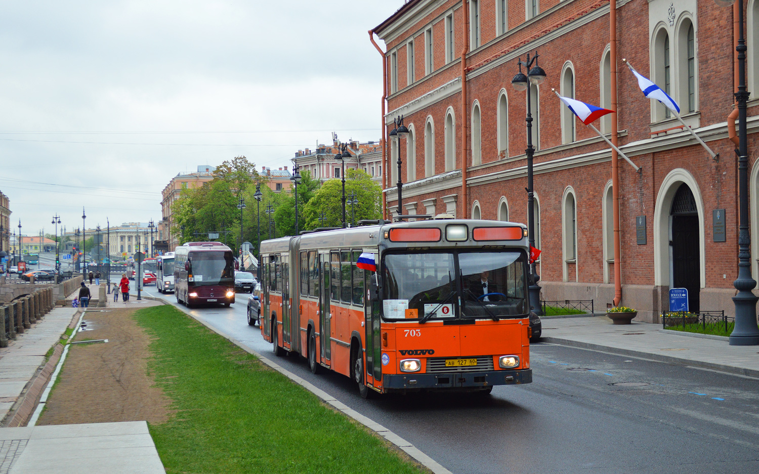 Санкт-Петербург, Hess № 1747; Санкт-Петербург — VI Международный транспортный фестиваль "ТранспортФест-2025"