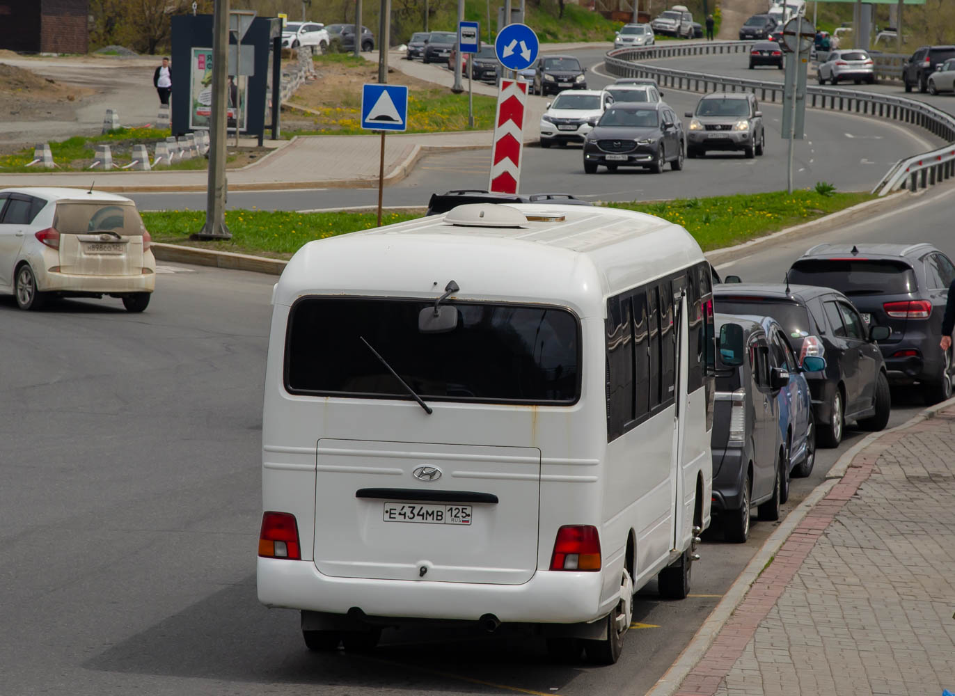 Приморский край, Hyundai County № Е 434 МВ 125