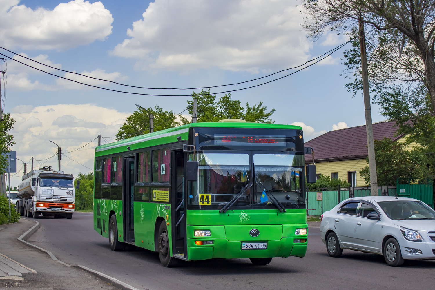 Карагандинская область, Yutong ZK6108HGH № 584 AI 05