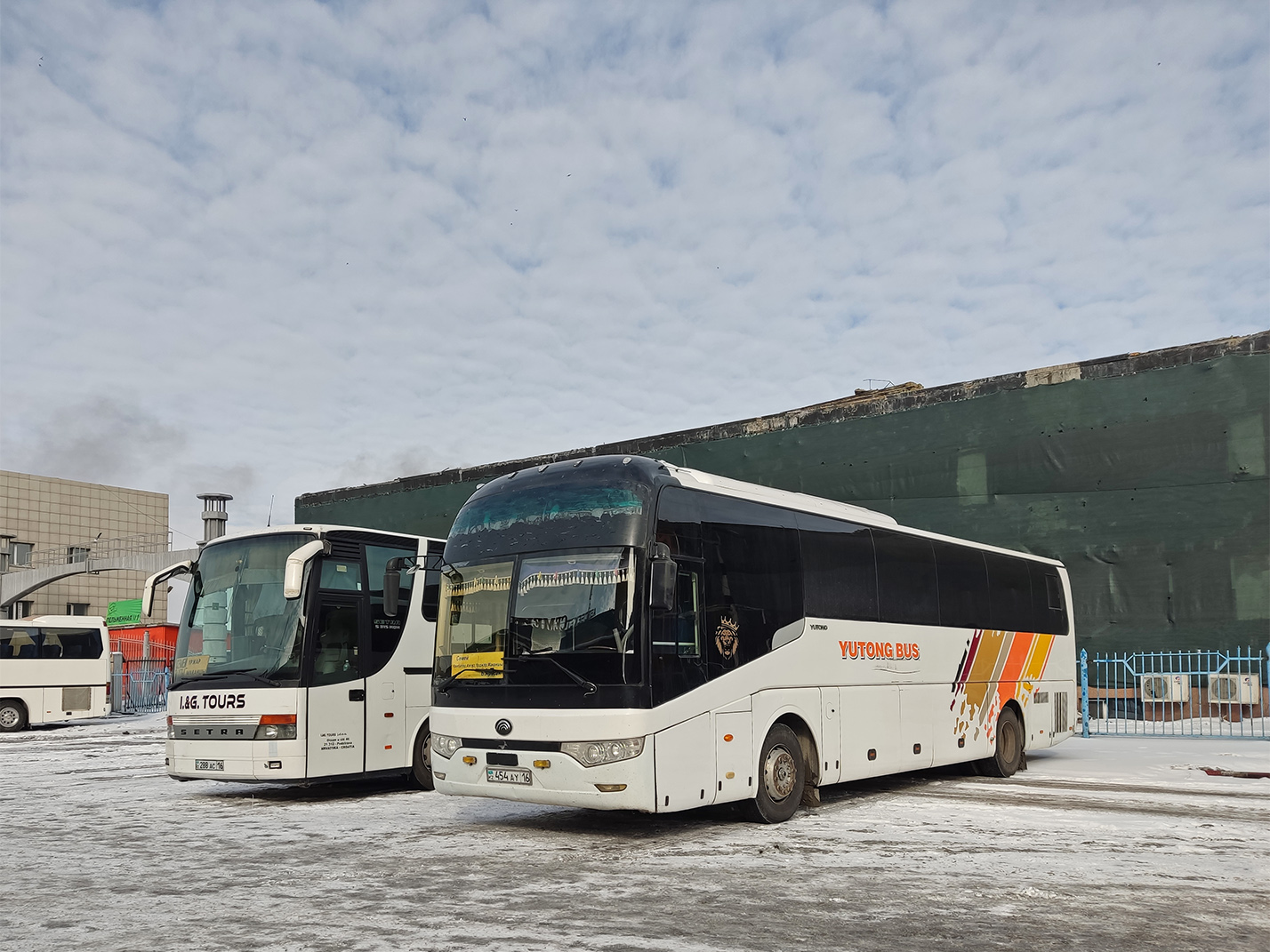 Абайская область, Yutong ZK6122HQB9 № 454 AY 16